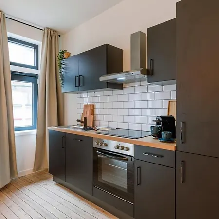 Huswell - Spacious And Warmly Furnished