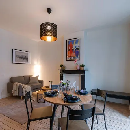 Huswell - Spacious And Warmly Furnished