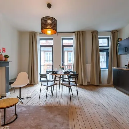 Huswell - Spacious And Warmly Furnished Lägenhet Oostende